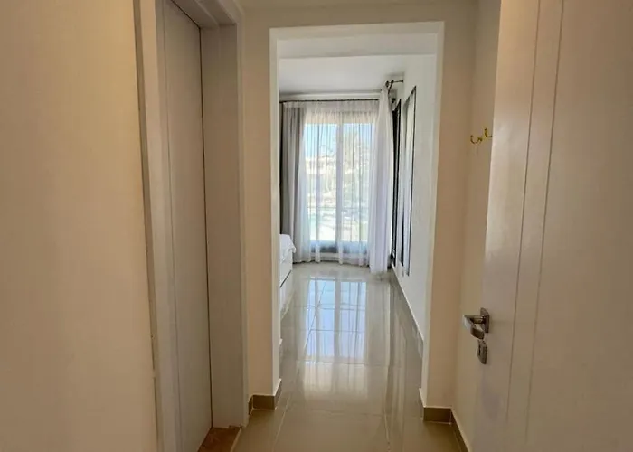Blue Oasis G Cribs 8 Mins From Marina, Apartment