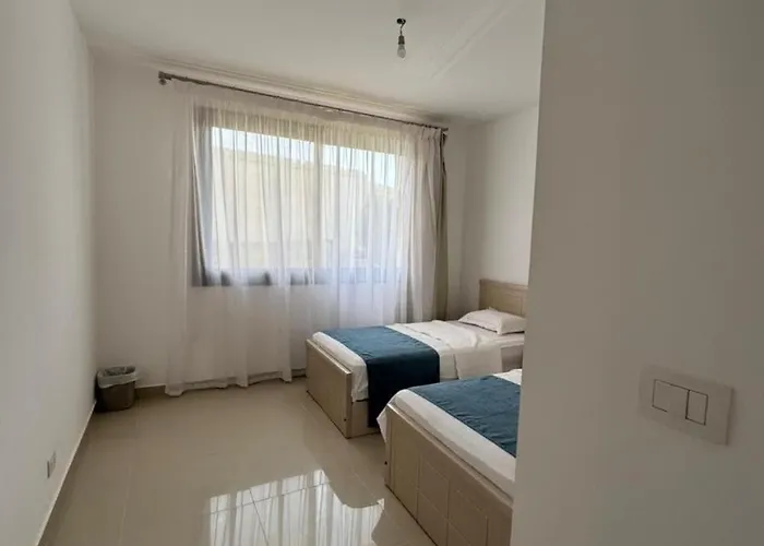 Blue Oasis G Cribs 8 Mins From Marina, Apartment *