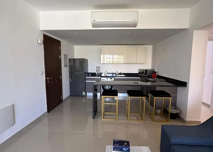 Blue Oasis G Cribs 8 Mins From Marina, Apartment *