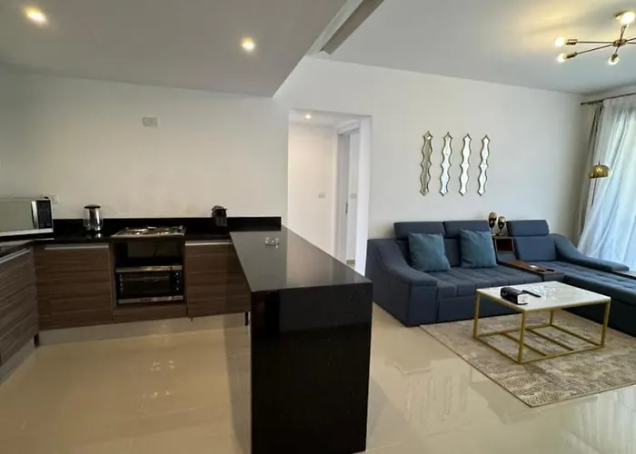 Blue Oasis G Cribs 8 Mins From Marina, Apartment *